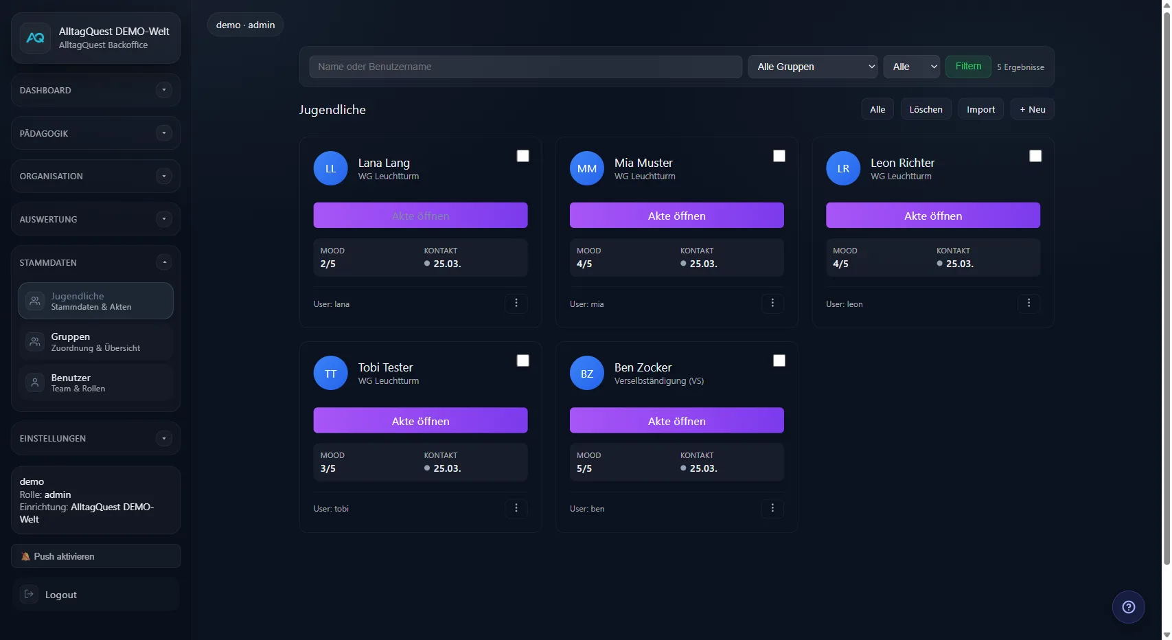 Jugendlichen-Verwaltung als Karten-Grid mit Mood und Kontakt-Status